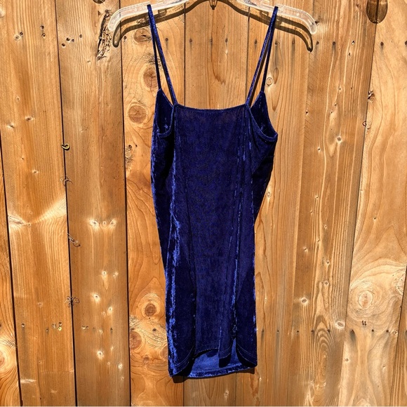Sold Forever 21 blue velvet dress - Picture 4 of 4